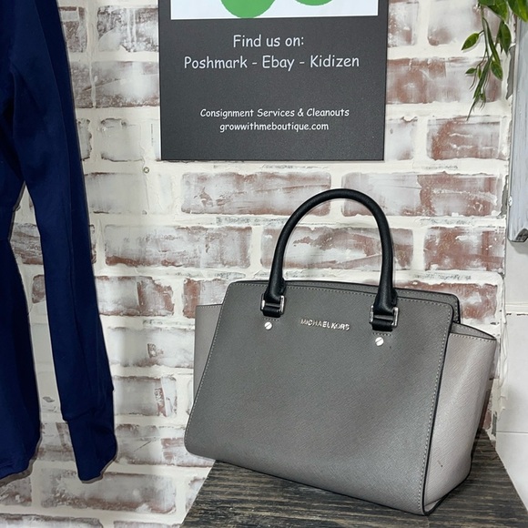 Handbags - Michael Kors handbag